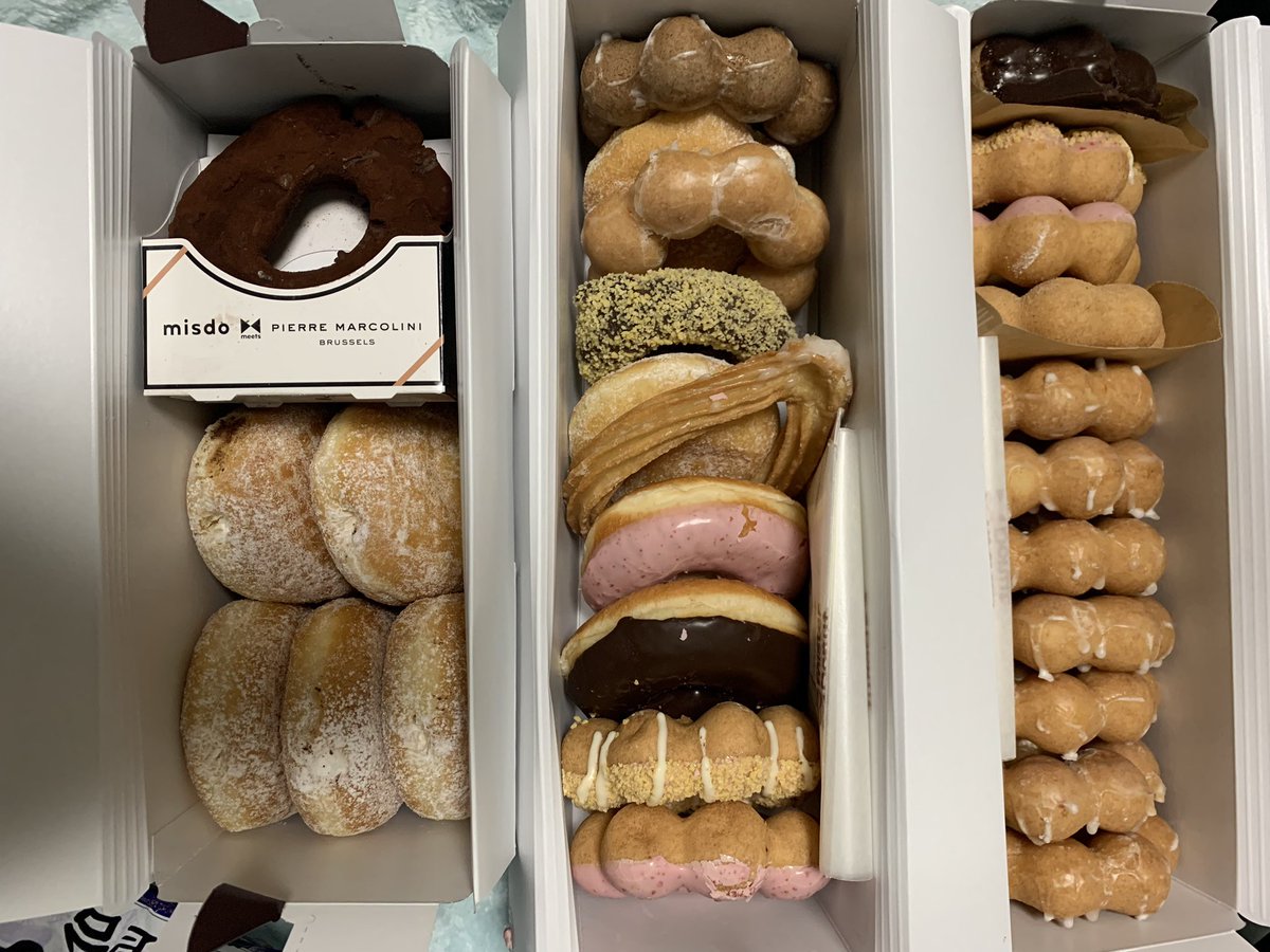 久々食べ物😎✨ドーナツ🍩パーティで5人でこの量食べれるかしらΣ(ʘωʘﾉ)ﾉ
1人ノルマ5個🤣