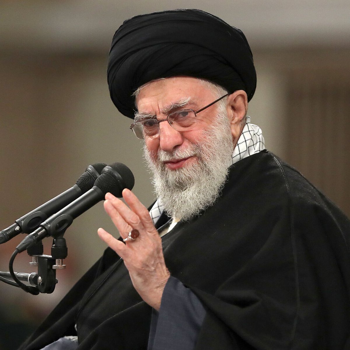 GlobeEyeNews's tweet photo. BREAKING:

Iran says instead of deporting Palestinians to Egypt, Israelis should be deported to Greenland. https://t.co/FErsuoWXcD