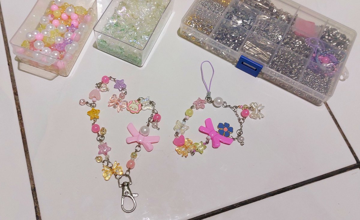HooneyRose0529's tweet photo. Hari ini buka kelas private✨️
Beberapa hasilnya👇🏻🌸💕 #diy #beads #keychain #strapphone https://t.co/M5EikTw9QS