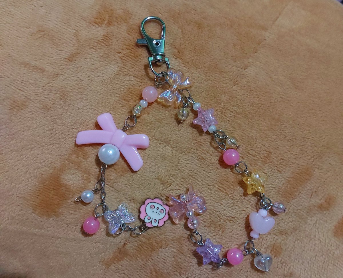 HooneyRose0529's tweet photo. Hari ini buka kelas private✨️
Beberapa hasilnya👇🏻🌸💕 #diy #beads #keychain #strapphone https://t.co/M5EikTw9QS