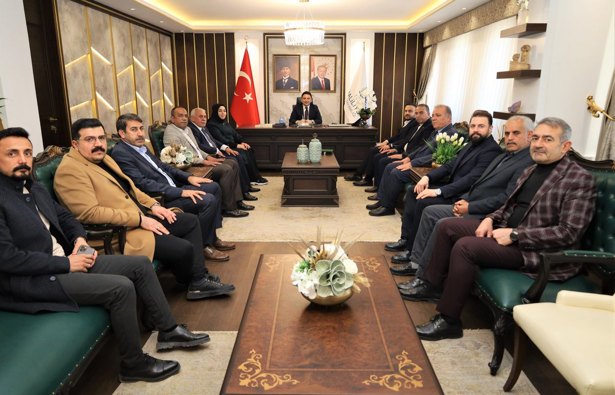 AkHaliliiye's tweet photo. İlçe Başkanımız Sn. Mustafa Bağmancı;

İlçe Kadın Kolları Başkanımız Sn. Fatma Ocak ve yönetim kurulu üyelerimiz:

Haliliye Kaymakamımız Sn. Dr. Muhammed Serkan ŞAHİN'i makamında ziyaret etti.

Nazik ev sahipliğinden dolayı Sayın Kaymakamımıza teşekkür ederiz. 

#AKHaliliye #MustafaBağmancı #Şanlıurfa #Haliliye #AKParti 

@erkankandemir @bybekirbozdag @Ziverozdemir @agral_abdullah @milhamigunbegi  @mserkansahin 
@mbagmanci63 @fatmaocak0663
