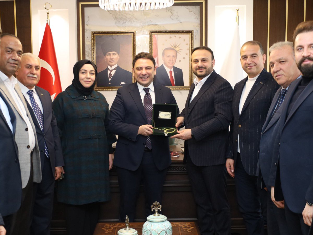 AkHaliliiye's tweet photo. İlçe Başkanımız Sn. Mustafa Bağmancı;

İlçe Kadın Kolları Başkanımız Sn. Fatma Ocak ve yönetim kurulu üyelerimiz:

Haliliye Kaymakamımız Sn. Dr. Muhammed Serkan ŞAHİN'i makamında ziyaret etti.

Nazik ev sahipliğinden dolayı Sayın Kaymakamımıza teşekkür ederiz. 

#AKHaliliye #MustafaBağmancı #Şanlıurfa #Haliliye #AKParti 

@erkankandemir @bybekirbozdag @Ziverozdemir @agral_abdullah @milhamigunbegi  @mserkansahin 
@mbagmanci63 @fatmaocak0663