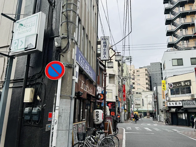 表紙の場所と。席が出入り口のとこになっちゃったので奥に置いてあるビーム取りに行くついでに心に店内の様子焼き付けました
