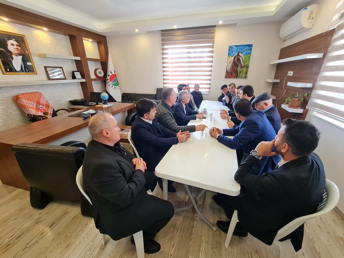 avmustafakose's tweet photo. Kuzeyyaka Mahalle Muhtarımız’ın ev sahipliğinde Gündoğdu, 
Yeni Mahalle, Fevzi Çakmak, 
Düdenbaşı, Sütçüler, Ayanoğlu ve Habipler Mahalle Muhtarlarımızla biraraya geldik, mahallelerimizin talep ve beklentilerini konustuk, istişarelerde bulunduk… https://t.co/wcsFvs9DLK