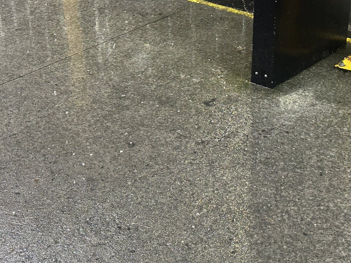 Andrew Gissing (@andegiss) on Twitter photo A little bit of pea sized hail at Sydney Airport now <a href="/BOM_au/">Bureau of Meteorology, Australia</a> <a href="/BOM_NSW/">Bureau of Meteorology, New South Wales</a> <a href="/NSWSES/">NSW SES</a> A little bit of pea sized hail at Sydney Airport now <a href="/BOM_au/">Bureau of Meteorology, Australia</a> <a href="/BOM_NSW/">Bureau of Meteorology, New South Wales</a> <a href="/NSWSES/">NSW SES</a>