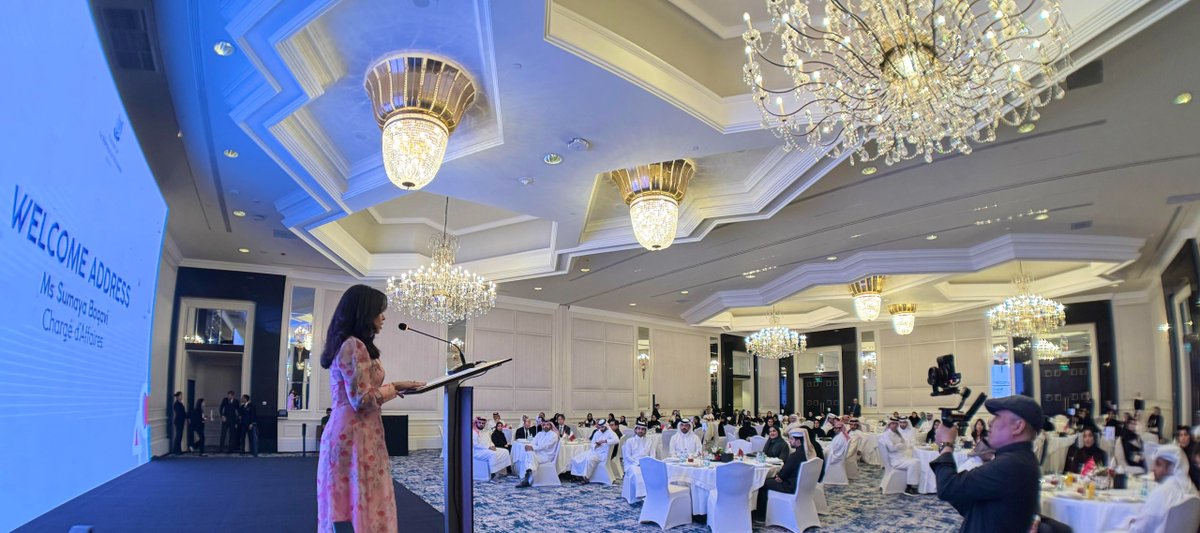 dohanews's tweet image. The @SingaporeEmbDoh hosted a dinner on January 22 to honour the alumni of the @qlc_qa learning journeys to #Singapore. About 120 guests attended, including senior Qatari officials, #QLC leadership, and Asia-Pacific ambassadors. The event celebrated the strong ties between #Qatar