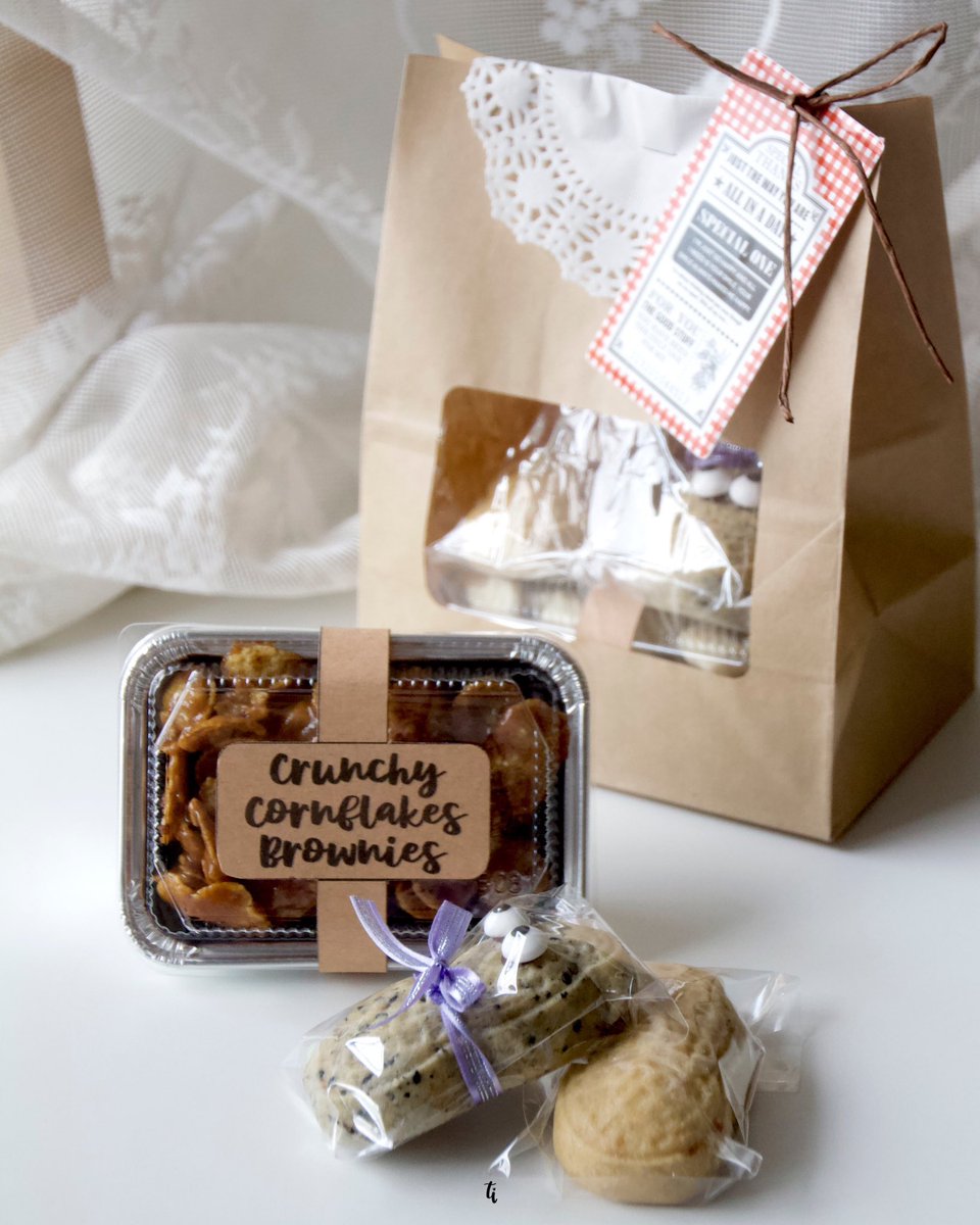 theingredients_'s tweet photo. Goodies for the birthday of a kiddie foobees 🎀🐻 

#theingredients #bakeryseremban https://t.co/mdCWe39Ef4
