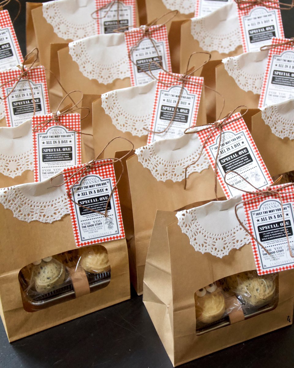 theingredients_'s tweet photo. Goodies for the birthday of a kiddie foobees 🎀🐻 

#theingredients #bakeryseremban https://t.co/mdCWe39Ef4