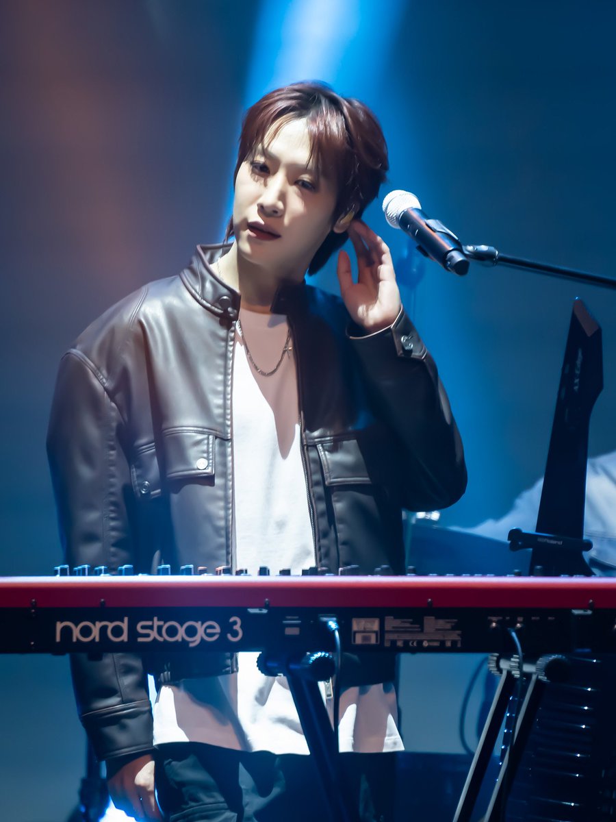 250125  High-Five! 25! 

ONEWE DONGMYEONG

조명 쫌!😭

#원위 #동명