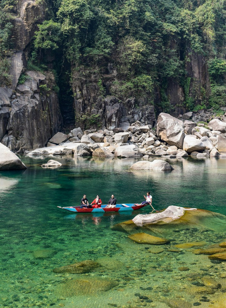 MDoNER_India's tweet photo. Discover the pristine beauty of Meghalaya – where clouds kiss the rolling hills, waterfalls weave magic, and nature sings its timeless melody. Immerse yourself in the ‘Abode of Clouds’ and let its charm take your breath away!
#MDoNER #Meghalaya #AbodeOfClouds #IncredibleIndia #PristineNature #TravelGoals #ExploreMeghalaya #NortheastIndia #NatureLovers #Wanderlust