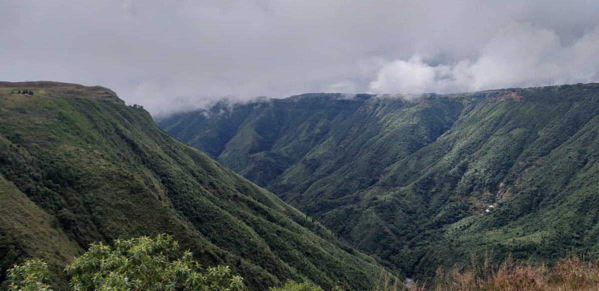 MDoNER_India's tweet photo. Discover the pristine beauty of Meghalaya – where clouds kiss the rolling hills, waterfalls weave magic, and nature sings its timeless melody. Immerse yourself in the ‘Abode of Clouds’ and let its charm take your breath away!
#MDoNER #Meghalaya #AbodeOfClouds #IncredibleIndia #PristineNature #TravelGoals #ExploreMeghalaya #NortheastIndia #NatureLovers #Wanderlust