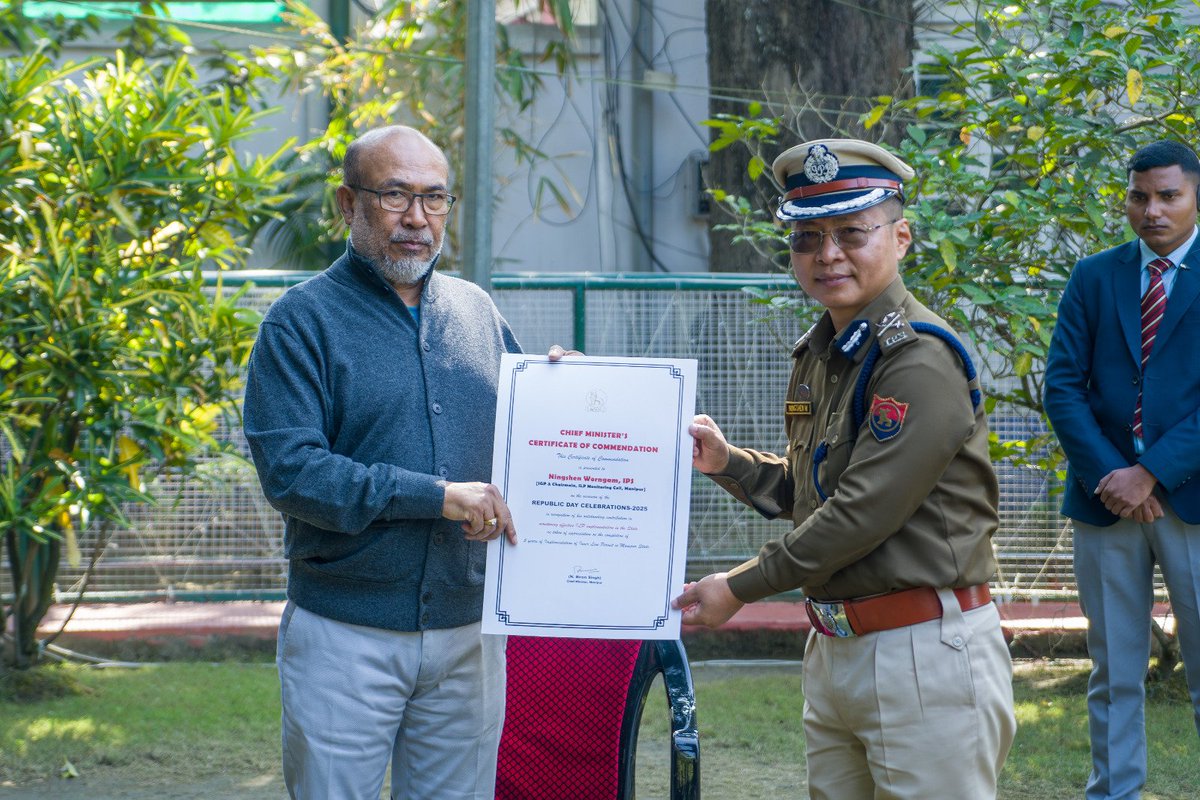 manipur_cmo's tweet photo. Hon'ble CM N Biren Singh today distributed Certificates of Commendation for successful completion of 5 years of ILP implementation in Manipur, for Home Department and Imphal West Police and DC, at a simple function held at CM's Secretariat.
Awards for other districts were already presented during Republic Day celebrations.