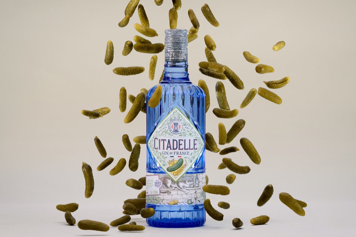 The limited edition <a href="/CitadelleGin/">Citadelle Gin</a> Vive Le Cornichon is produced using hand picked cornichon pickles sourced from Maison Marc, creating an exciting tipple indeed  🥒🍸

distillersdirect.com/products/citad…

#cornichon #pickles #maisonmarc #citadelle #CitadelleGin #gin #distillersdirect