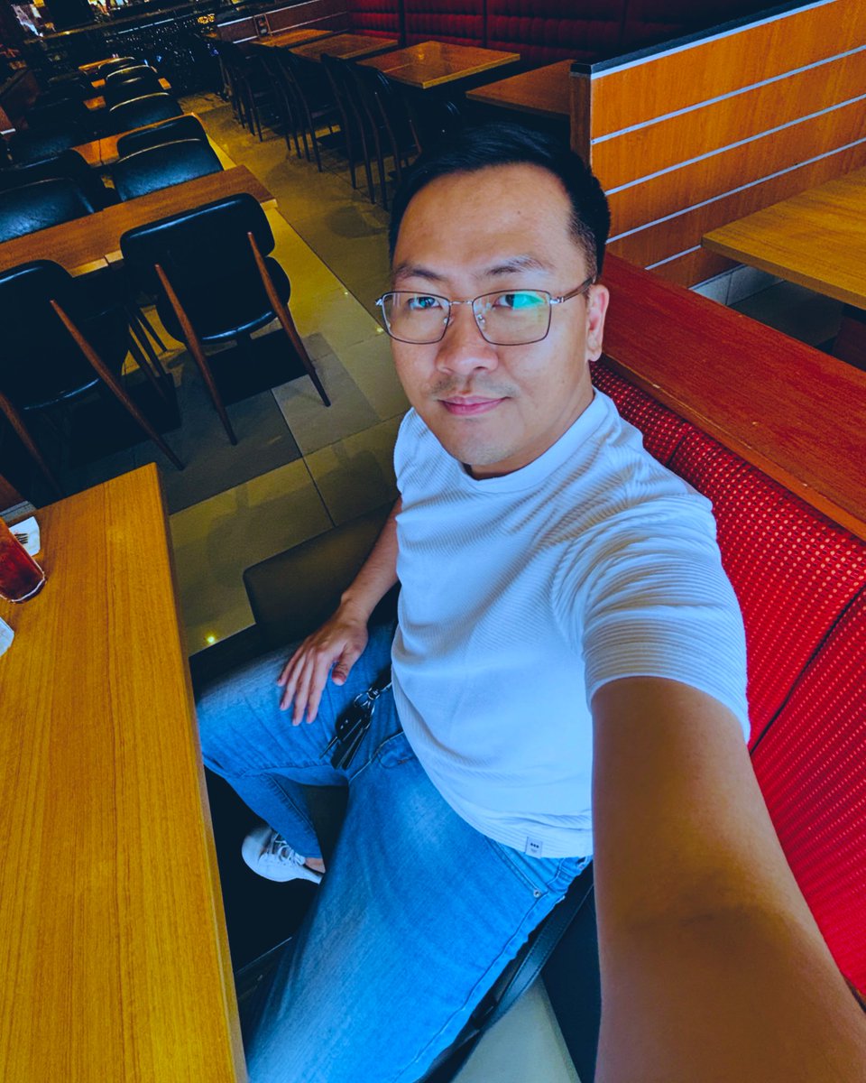 kenbf08's tweet image. They said the sky’s the limit, so I aimed my camera up. 🤦🏻‍♂️🤪😛🤣  #AngleMaster #HelloBashers!