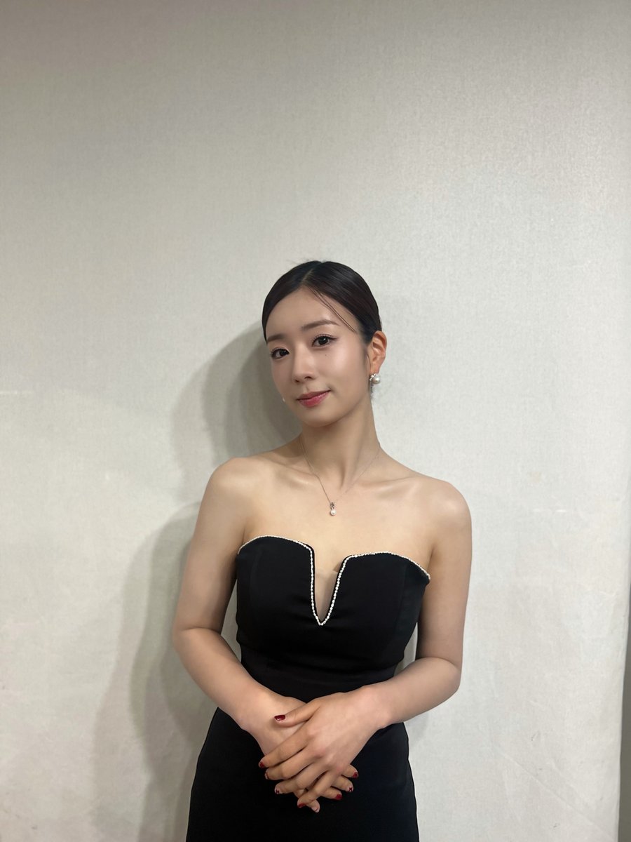 Apink_2011's tweet photo. [#윤보미]
2024 MBC 방송연예대상
시상을 맡은 우리 보미 보고 풍성한 명절 되세요✨

판다들~! 따듯하고 즐거운 설날 보내길 바래요🙇🏻‍♀️

#에이핑크 #Apink
#보미 #BoMi https://t.co/ZzMq5nlQtU
