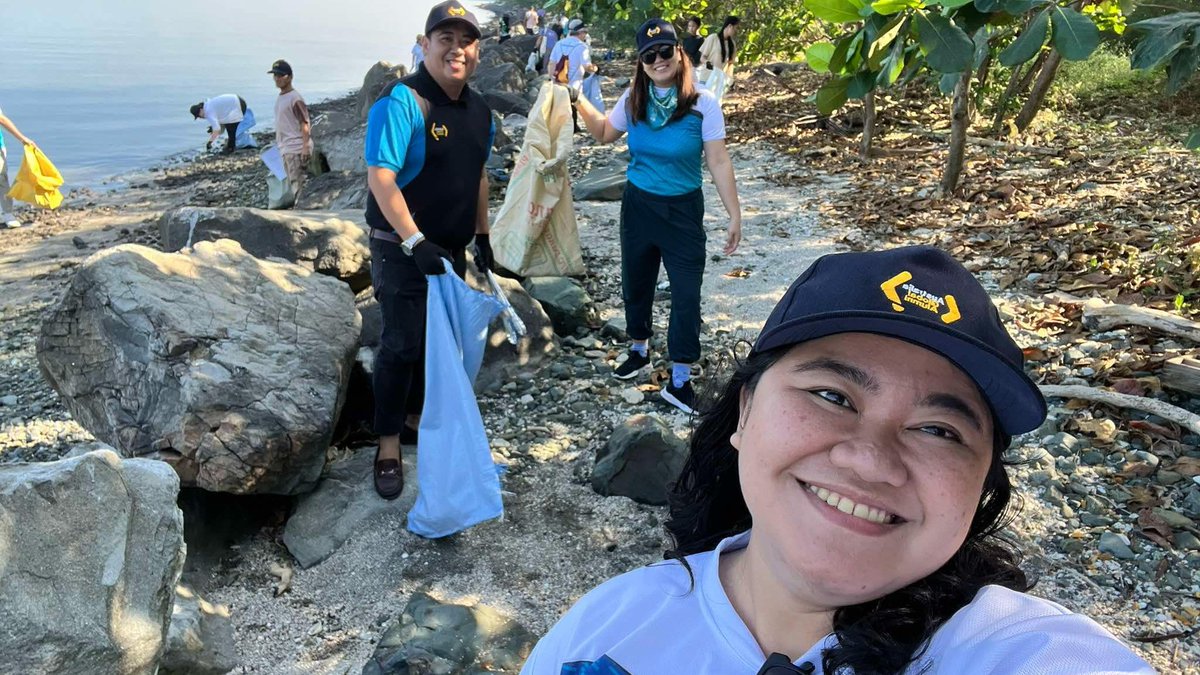 riasangabriel's tweet photo. Environmental Stewardship and Coastal Cleanup with the Australia Alumni in the Philippines #australiaday2025 #australiaawards https://t.co/m8NGxPaIwJ