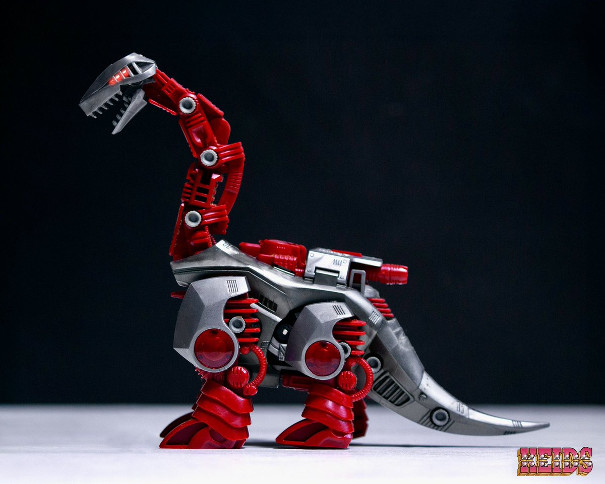 ブラキオス】 珍しく頭部にコックピットがないゾイド この格子状の装甲