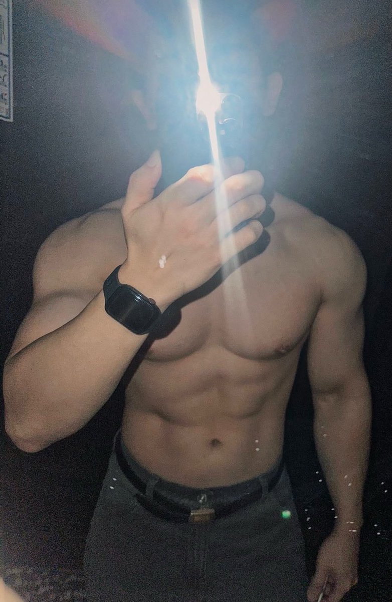 vil_ius's tweet photo. So good to have Wonho back on insta https://t.co/iW7x1H5qkM