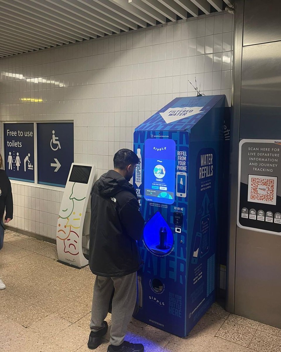 SippleHydrate's tweet photo. It's refill time! ✅

Our network offers freshly purified, premium, contactless, icy cold sparkling water in 500ml, 750ml, and 1L refills. Perfect for your on-the-go lifestyle. 

#innovation #hydrationstation #sparklingwater #contactless #freshwater #sipple https://t.co/jh5Vcz9g86