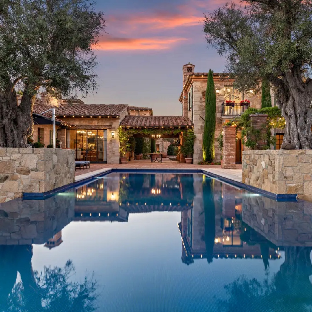 Single women are the new dominant force in luxury real estate. They are poised to hold more wealth than ever before. Take a look. ow.ly/txgK50UMEiV  

#LuxuryRealEstate #WomenInRealEstate #FemaleEntrepreneurs #LuxuryLifestyle