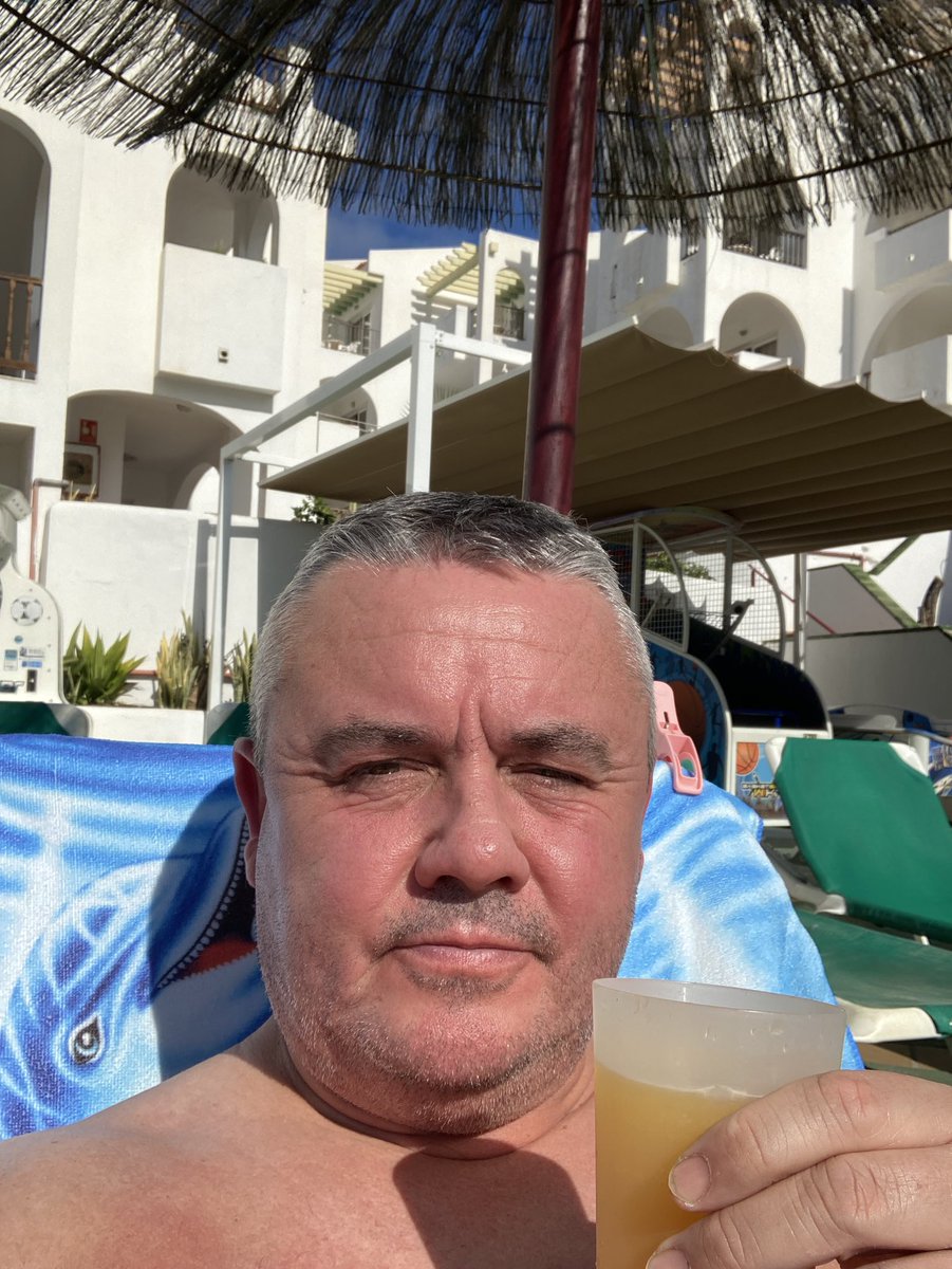 PaulDutch4's tweet photo. Absolutely scorchio today ☀️🍺☀️🍺☀️ https://t.co/QaIZ4S2wku