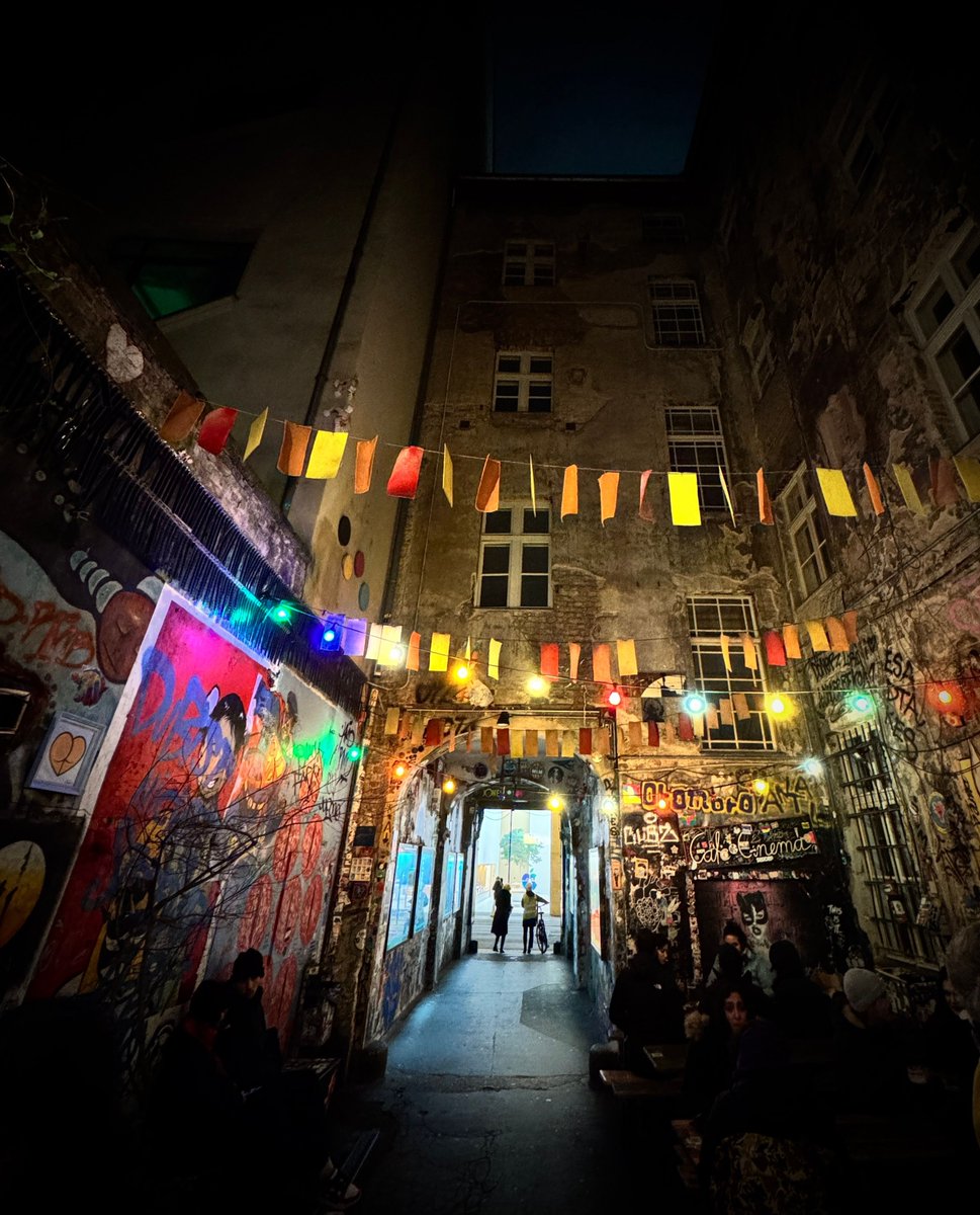 What light through yonder window breaks? Maybe just an Apple Store? #berlin