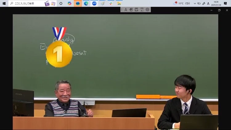 GiYQQmbb0AA310a?format=webp&