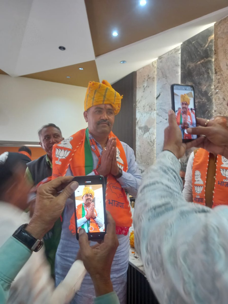 abbaskhantawao's tweet photo. पार्टी के कर्मठ कार्यकर्ता श्री जसराज जी राजपुरोहित को भाजपा जालोर जिला अध्यक्ष निर्वाचित होने पर बहुत -बहुत हार्दिक बधाई एवं शुभकामनाएं। हम सबको विश्वास है कि आपके नेतृत्व में भाजपा जिले में मजबूत व अजेय बनेगी।
@BJP4Rajasthan https://t.co/rpW6AbSoVF