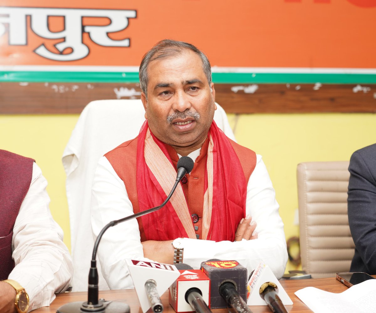 BrijeshSinghBJP's tweet photo. भारतीय जनता पार्टी द्वारा भारत रत्न, पूर्व प्रधानमंत्री स्वर्गीय श्री अटल बिहारी वाजपेयी जी की जन्म शताब्दी वर्ष को ऐतिहासिक बनाने हेतु समग्र देश में वर्ष पर्यंत चलने वाले विभिन्न कार्यक्रम��ं का आयोजन राष्ट्रीय स्तर से बूथ स्तर तक किया गया। https://t.co/BhskOkuYcY