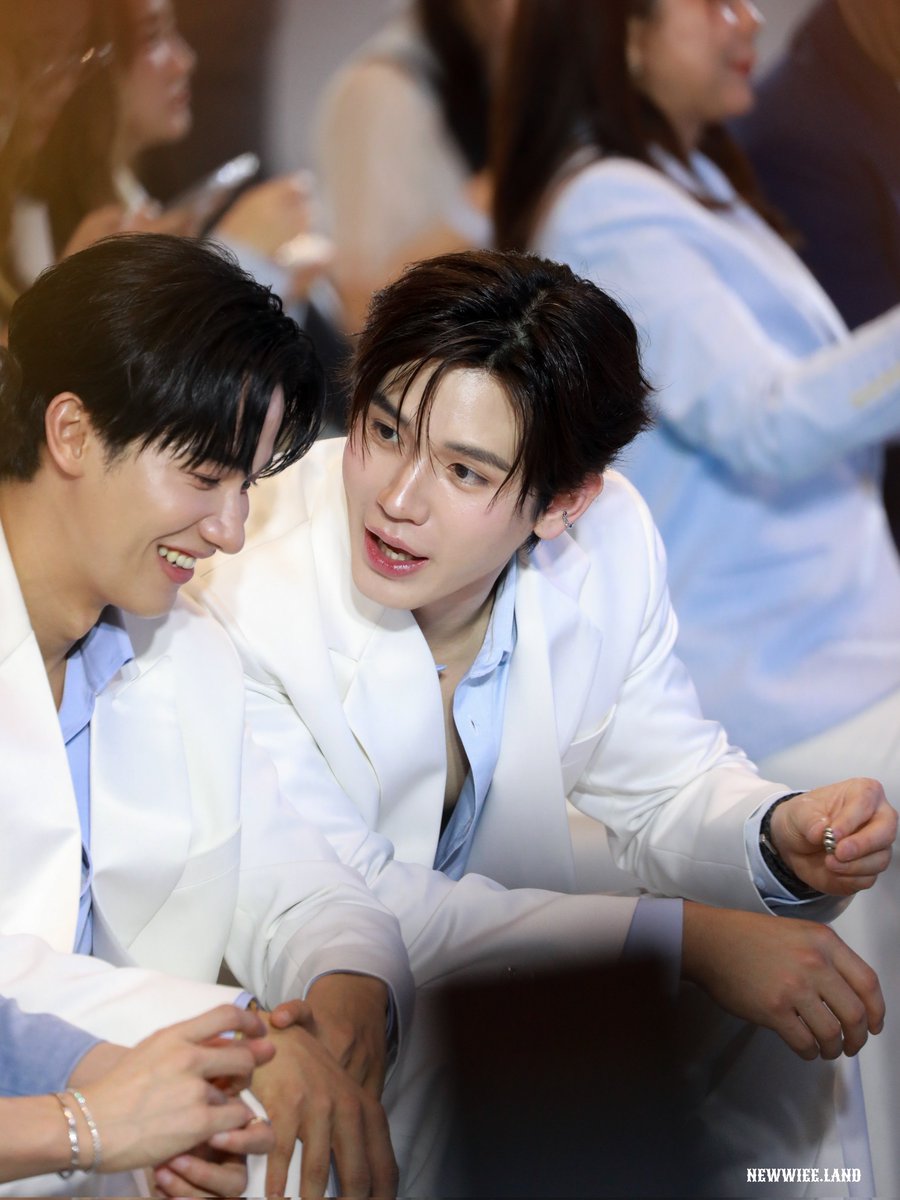 newwieeland_FC's tweet photo. ออร่า ออใจ ✨️
กันสุดๆเลยงับวันนี้ 😉🩷💙
La Roche-Posay x TAYNEW
#TayNewEffaclarHero 
#Newwiee #Tawan_V
#TayNew #เตนิว https://t.co/kWlOuClJMo