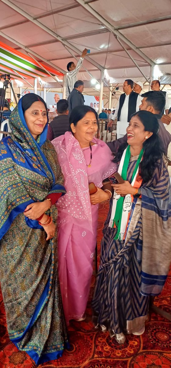 laxmi_mamta's tweet photo. #इंदौर_महू में आयोजित, जय बापू - जय भीम - जय संविधान रैली में !!
#malikaarjunkharge #follower
#RahulGandhi #PriyankaGandhi
#MpCongress #JituPatwari
#ajaysingh #alkalamba #India
#rewa #follower #vibhapatel
#laxmisinghparihar #rewa https://t.co/daLBFe1JDU