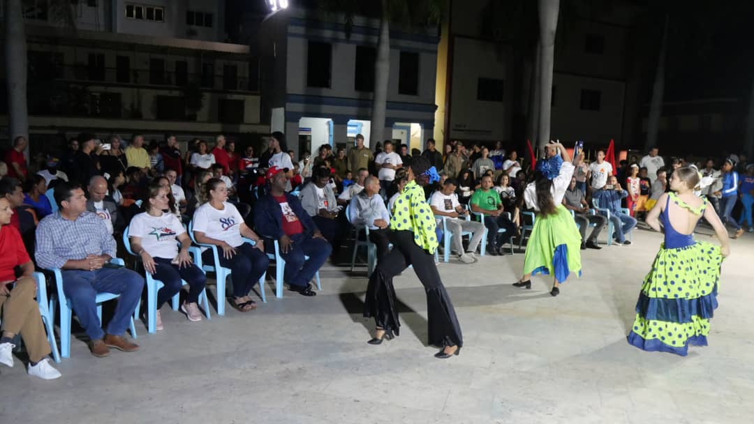 Desde #LasTunas rendimos homenaje al Apóstol en el aniversario 172 de su natalicio.
Seguimos dignificando el proyecto humanista y de justicia social de Martí.Con el compromiso de seguir dignificado la obra de la Revolución.
#SiempreAntimperialista 
#PorLasTunasLaVictoria