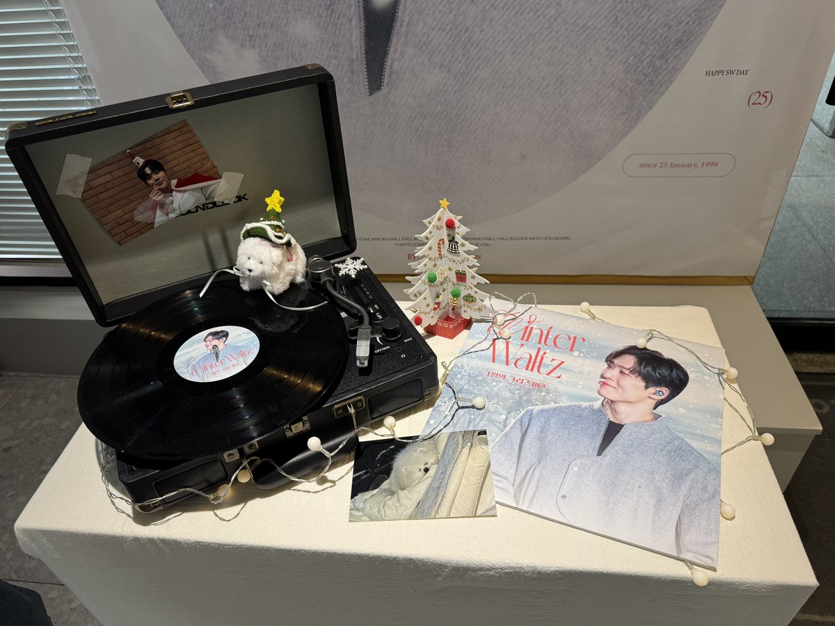chun9nana's tweet photo. #winter_waltz
#1월의_크리스마스
#Happy_SW_day
#정승원 #리베란테
진짜 귀여운 가냐지 인형들 가득가득한데 왕크왕귀 가냐지 사진들도 가득해서 쏘오오 굿굿! 게다가 아늑하구 또 편안함에다가 향긋한 빵냄새 올라와서 크로아상 하나만 있음 추억회상 가능🥐
+여긴 모형마저도 맛있어보이는군요 https://t.co/x1iK6wurGd