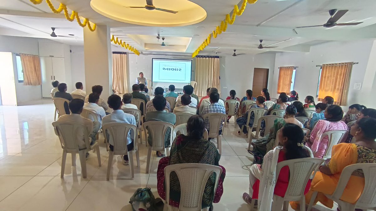 👉‘‘એનીમિયા મુક્ત ભારત’’ અભિયાન હેઠળ તળાજા ખાતે તાલીમ યોજાયેલ. 
👉તાલીમમાં માન. મુખ્ય જિલ્લા આરોગ્ય અધિકારીશ્રી ડો. ચંદ્રમણી કુમાર સાહેબ દ્વારા માર્ગદર્શન આપવામાં આવ્યુ.

#HealthForAll 
#HealthcareForAll 
#healthylifestyle 
<a href="/MoHFW_INDIA/">Ministry of Health</a> 
<a href="/MoHFW_GUJARAT/">Ministry of Health</a> 
@GujHFWDept 
<a href="/NHMGujarat/">NHM Gujarat</a>