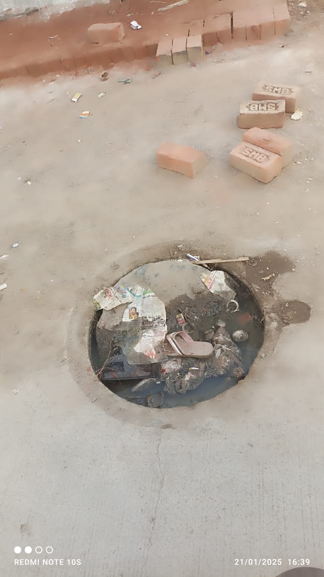 KSri247's tweet photo. @HMWSSBOnline @hmwssbmgrpcheru @ZC_SLP @AEPatancheru @CommissionrGHMC @Hmwssbdgmrcpurm @hmwssbgmom15 
Raise a complaint multiple times on GHMC&amp;HWSSB online no one response yesterday kid fell in manhole God grace nothing happen,before anything major tc, #gowthamnagar #patancheru https://t.co/Ejm583KV5r