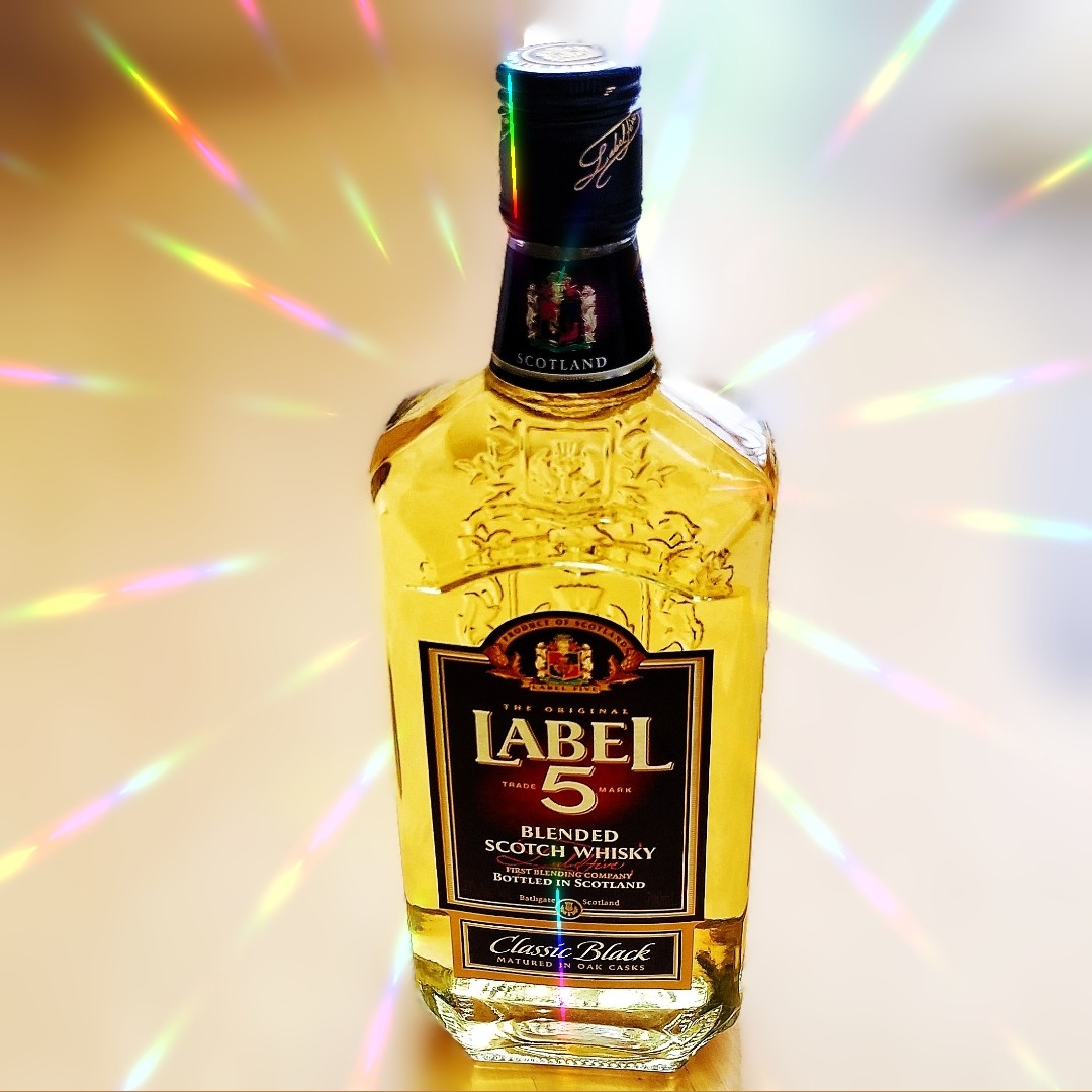 k5896s's tweet photo. #ラベル5 ブレンデッドスコッチウイスキー クラシックブラック 🥃
#LABEL5
BLENDED SCOTCH WHISKY
Classic Black MATURED IN OAK CASKS
PERFECTLY SMOOTH BLEND
#コルドンヴェール #ウイスキー #スコッチウイスキー #お酒 https://t.co/g4idMIxtch