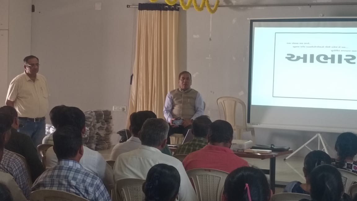 👉‘‘એનીમિયા મુક્ત ભારત’’ અભિયાન હેઠળ તળાજા ખાતે તાલીમ યોજાયેલ.

👉તાલીમમાં માન. મુખ્ય જિલ્લા આરોગ્ય અધિકારીશ્રી ડો. ચંદ્રમણી કુમાર સાહેબ દ્વારા માર્ગદર્શન આપવામાં આવ્યુ.

#HealthForAll
#HealthcareForAll
#healthylifestyle
<a href="/MoHFW_INDIA/">Ministry of Health</a>
<a href="/MoHFW_GUJARAT/">Ministry of Health</a>
@GujHFWDept
<a href="/NHMGujarat/">NHM Gujarat</a>