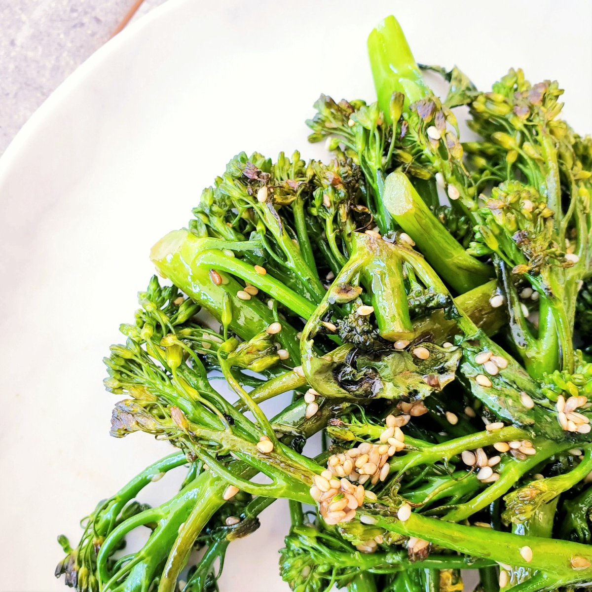 Sesame Tenderstem Broccoli is a brilliant side dish that can be thrown together in minutes with very few ingredients. Make tenderstem (or broccolini) a go-to green!

Find the full recipe here >>> feastgloriousfeast.com/sesame-tenders…