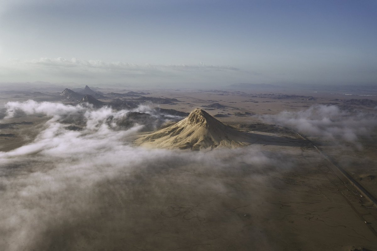 sayafdashen's tweet image. جبل #الصايرة_البيضاء في #بيشة يتلحف بالضباب