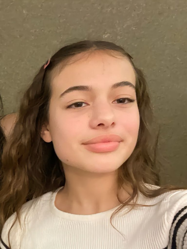 Ahh canım Selin🤍🪽 Bir doğum günün daha geldi sensiz,sessiz, ışıksız,bitmek bilmeyen acıyla geçecek.2 sene dile kolay akla zor. Yarın hiç olmasamı?Gün hiç doğmasamı? Acılar katlanarak çığ gibi büyür büyürde sesimizi duyan olmaz. Söz güzelim söz ruhumun ince gülü. #isiasolasıkast