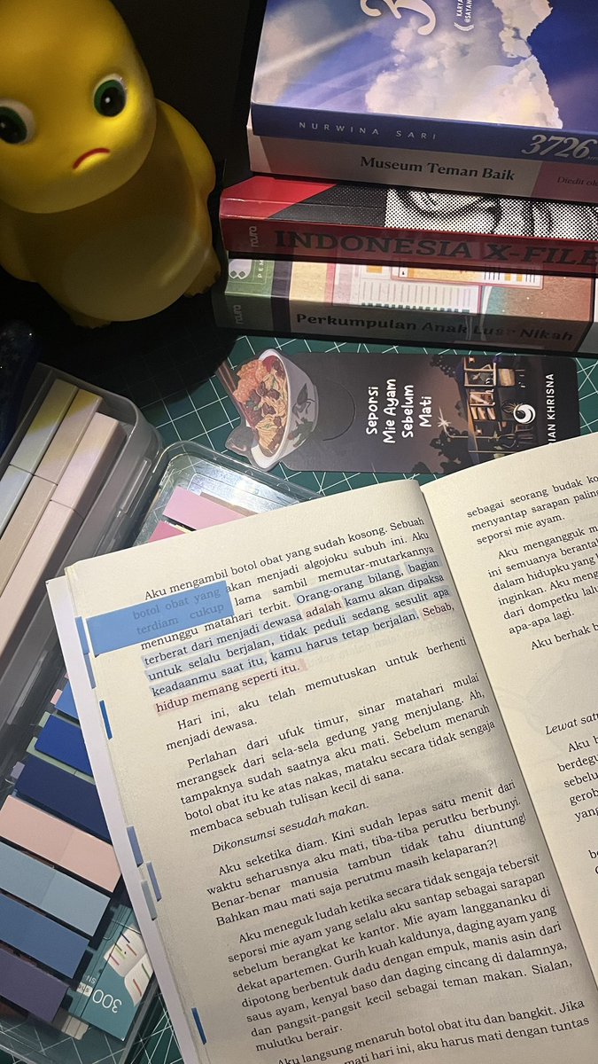 switkeosss's tweet photo. “Orang-orang bilang, bagian terberat dari menjadi dewasa adalah kamu akan dipaksa untuk selalu berjalan, tidak peduli sedang sesulit apa keadaanmu saat itu, kamu harus tetap berjalan. Sebab, hidup memang seperti itu.” — @briankhrisna https://t.co/VaLfomStFc