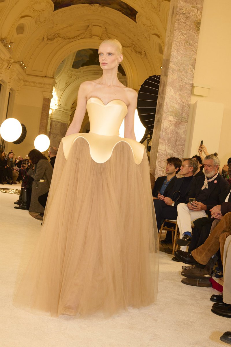 mariafrances_'s tweet photo. Favs of Schiaparelli SS25 https://t.co/bQX9YSnjcm
