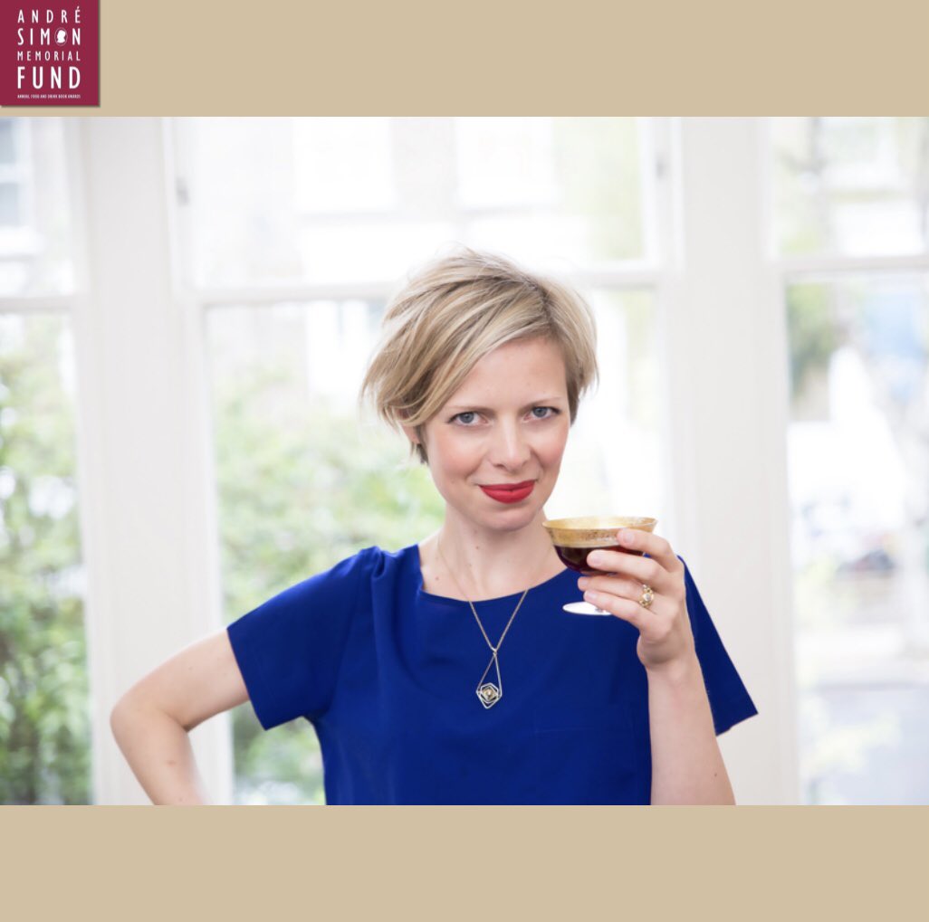 The Martini by Alice Lascelles takes you on a journey through the history of this iconic drink. With 60 recipes, from classics like the Dry Martini to modern twists, discover your perfect Martini and refine your craft. 🍸 

#andresimonawards