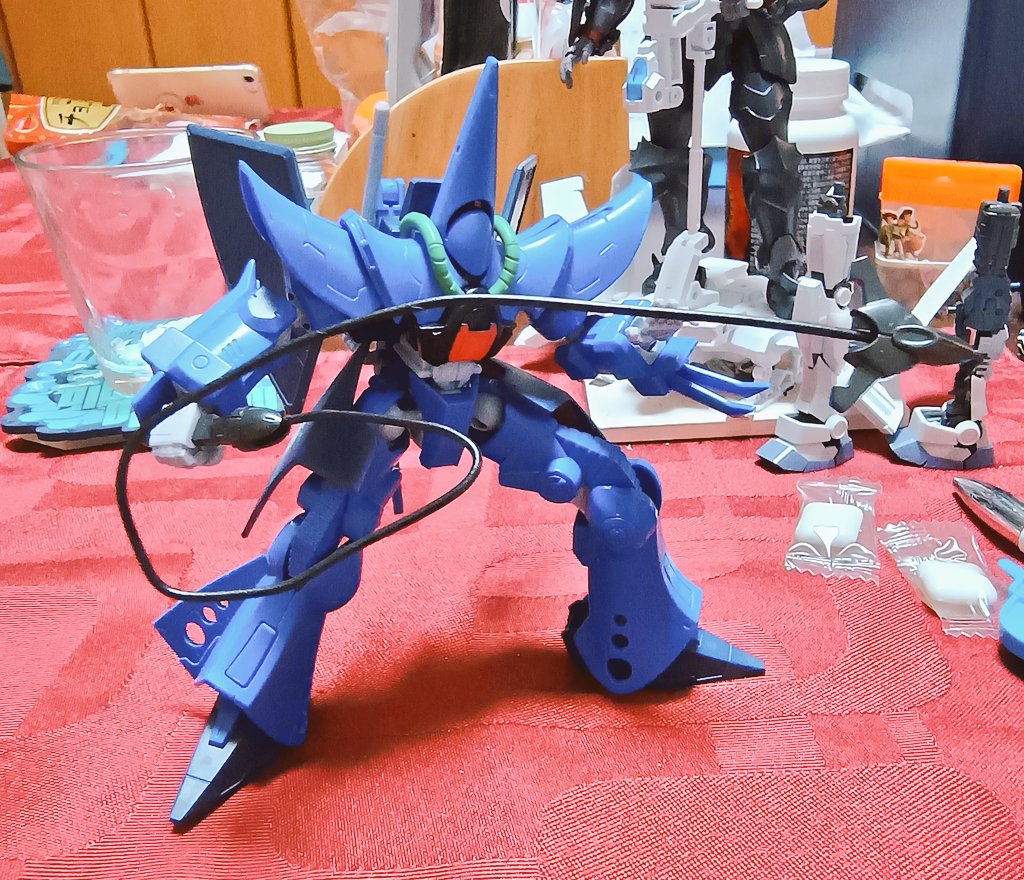 karupapa's tweet photo. やばし
当時の旧キットには無いウミヘビ、更にリード線も付いてる！
モノアイは上下共に動く…
もちろんクローも展開っ!!
コレは神食玩でわ？？
#ハンブラビ
#gframefa07
#rx139
#zガンダム
#食玩 https://t.co/eN7rDgEC6j
