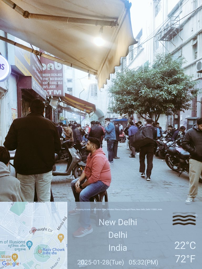 sunenadeviKS's tweet photo. बार-बार शिकायत करने पर भी @tweetndmc द्वारा कोई कार्रवाई नहीं की जा रही है कुर्सी टेबल उठाते है पैसे मिलने पर फिर से वापस कर देते है जिससे साफ पता चलता है कि एनडीएमसी में भ्रष्टाचार अपनी चर्म सीमा पर dete 28/01/2025 time 5:35 PM फोटो है @AmitShah @LtGovDelhi @AtishiAAP https://t.co/hAkLxDndbD