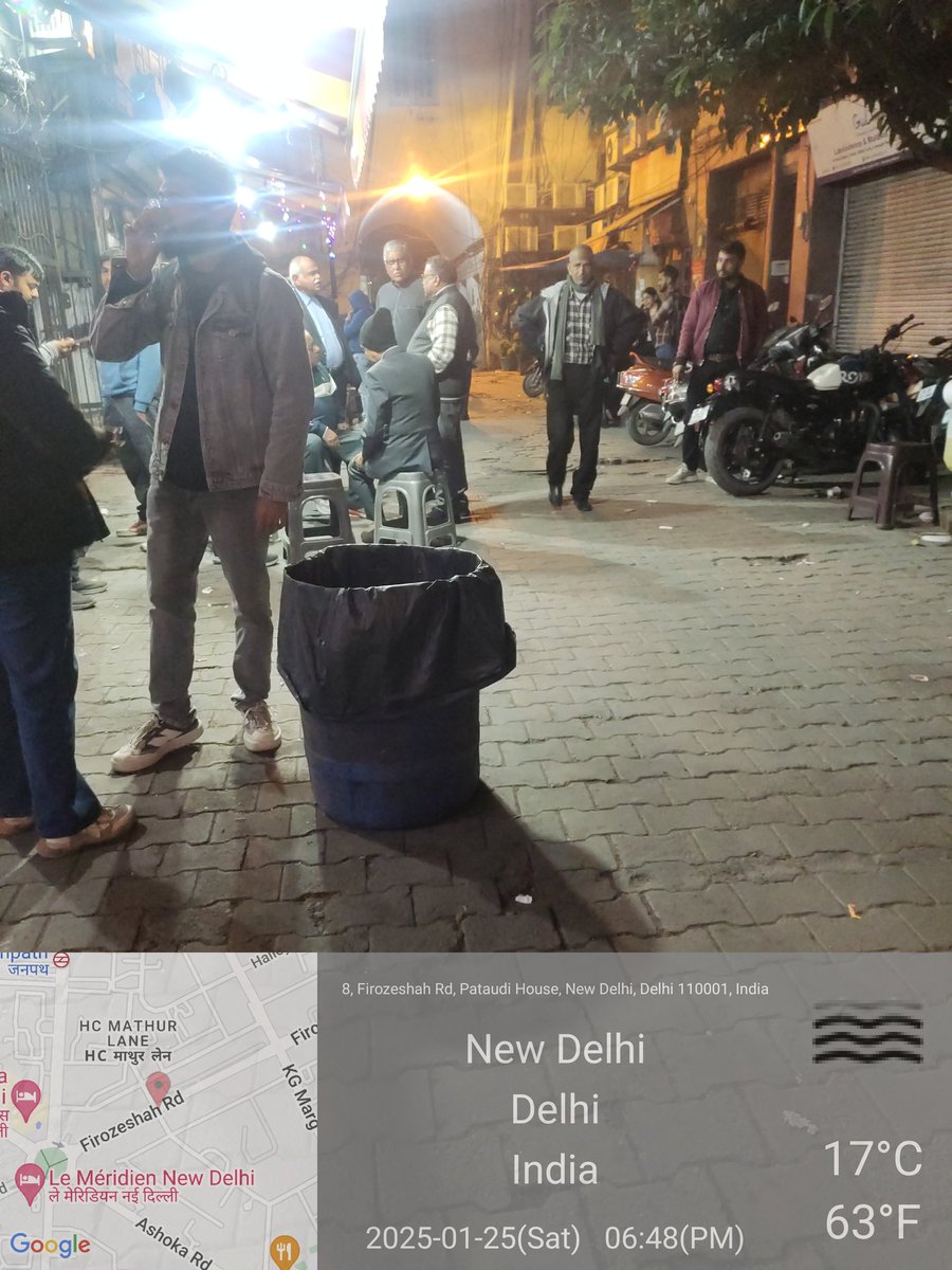 sunenadeviKS's tweet photo. बार-बार शिकायत करने पर भी @tweetndmc द्वारा कोई कार्रवाई नहीं की जा रही है कुर्सी टेबल उठाते है पैसे मिलने पर फिर से वापस कर देते है जिससे साफ पता चलता है कि एनडीएमसी में भ्रष्टाचार अपनी चर्म सीमा पर dete 28/01/2025 time 5:35 PM फोटो है @AmitShah @LtGovDelhi @AtishiAAP https://t.co/hAkLxDndbD
