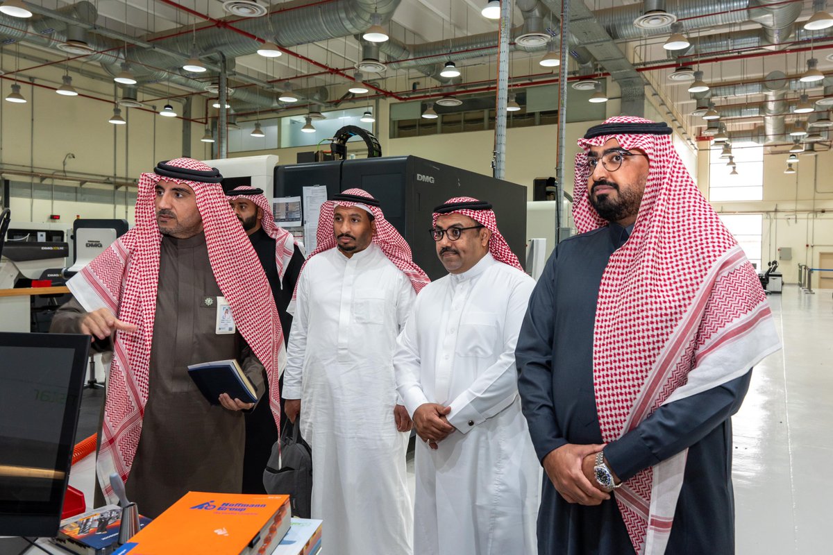 اللجنة الوطنية للاتصالات وتقنية المعلومات
ممثلة بفريق الثورة الصناعية الرابعة برئاسة أ.بدر الصلحان 
تزور مدينة الملك عبدالعزيز للعلوم والتقنية
بهدف تفعيل القدرات الوطنية بتقنيات الثورة الصناعية الرابعة ⁦وتعزيز التحول الرقمي 
#اتحاد_الغرف_السعودية