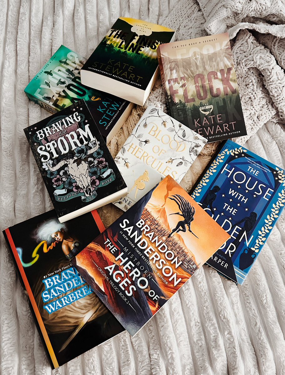 RunThruPages's tweet image. January so far ! Minus Onyx Storm and a the last 2 books in Monty Jays Hollow boys series.  Hoping to add The Way of things to this list very soon 📖⚔️🤍