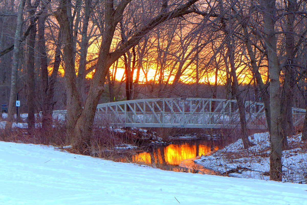 NewEnglandInfo's tweet photo. Sunrise this morning at the Bridge to Nowhere in downtown Walpole, Mass.

#sunrise #walpolema @ShiriSpear @NWSBoston @StormHour @VisitMA @DowntownWalpole https://t.co/u04f4KkO2E