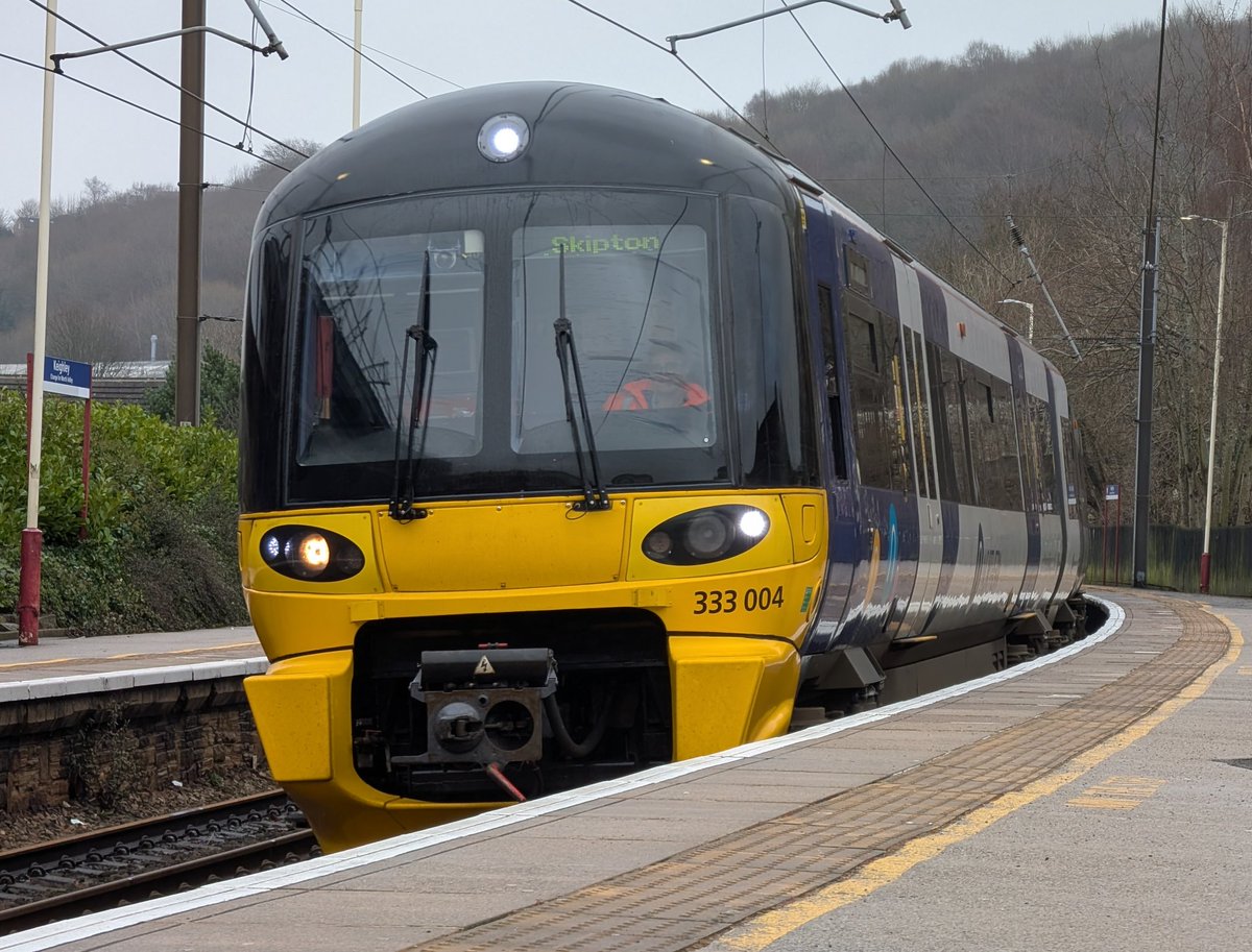 DownOnTheStour's tweet photo. Bentham Line ✅

Another North West Oddity ticked off and was even joined by @BoyCave1 from Skipton to Keighley 🫡

#DOTS #railwayphotography #trainphotography #class158 #class333 #northern #benthamline https://t.co/MJv3g8IQsU
